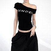 今年流行性感辣妹字母斜肩短袖 短露肩上衣 修身 T恤女2026夏季 新款