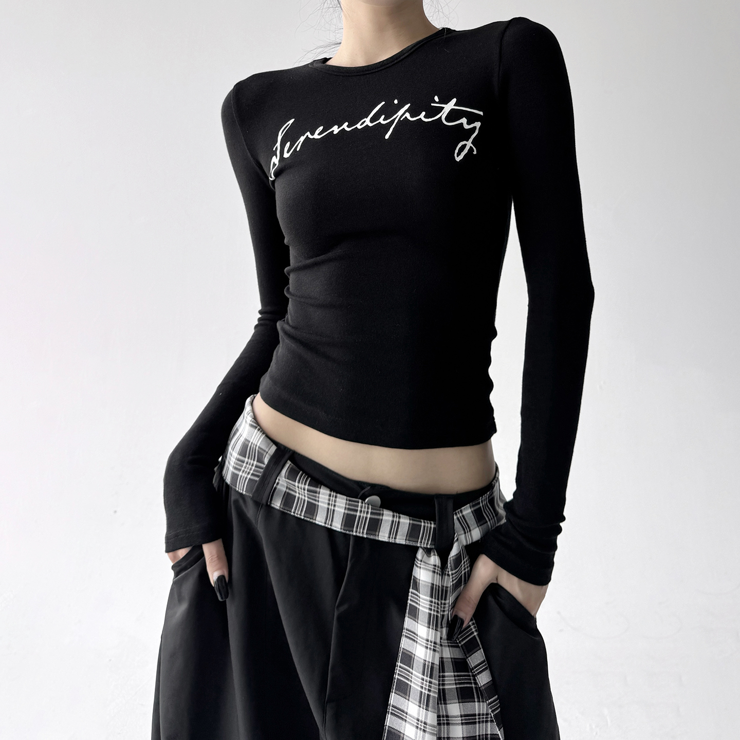 设计感字母显瘦短款修身特殊绣花tee圆领长袖T恤上衣