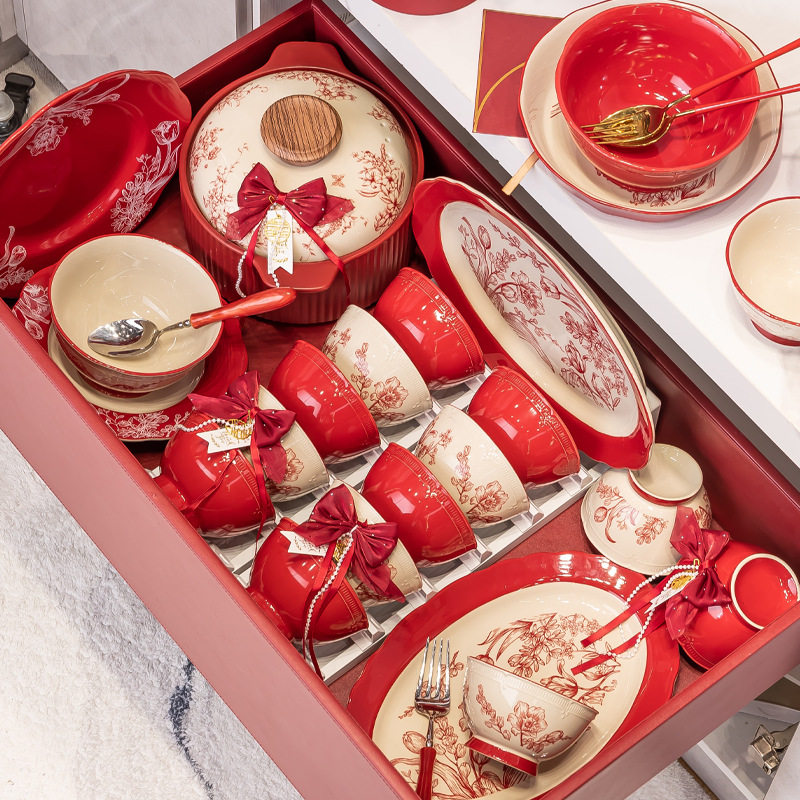 中式新婚碗碟套装家用高级感轻奢陶瓷碗盘碟子碗筷全套礼品餐具套