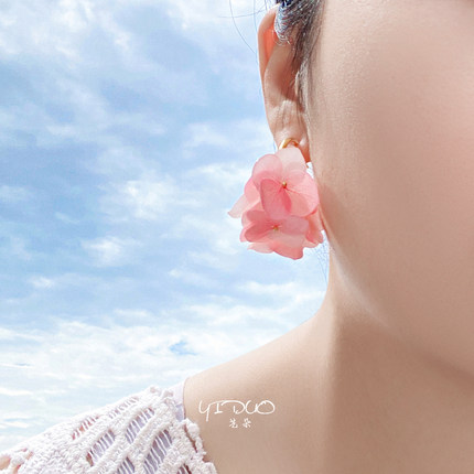 原创樱花粉渐变绣球花耳环女手工滴胶真花永生花甜美仙气度假耳饰