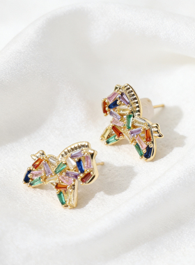 小众设计感彩色锆石小马耳钉女新款本命年高级感轻奢新年耳环耳饰
