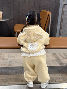 女童可爱外套加绒秋冬装2025女宝兔耳朵连帽卫衣开衫卫裤奶黄套装