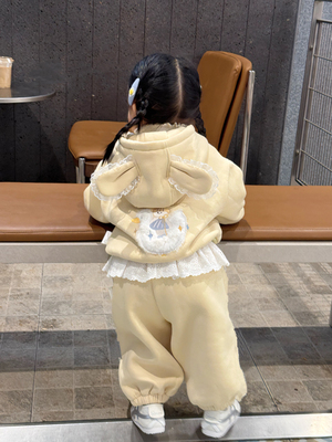 女童可爱外套加绒秋冬装2025女宝兔耳朵连帽卫衣开衫卫裤奶黄套装