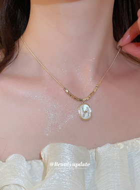 极简风椭圆形贝母字母H项链休闲