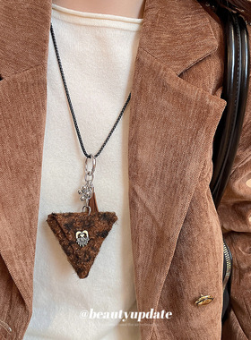 秋冬新款毛绒三角形吊坠项链复古