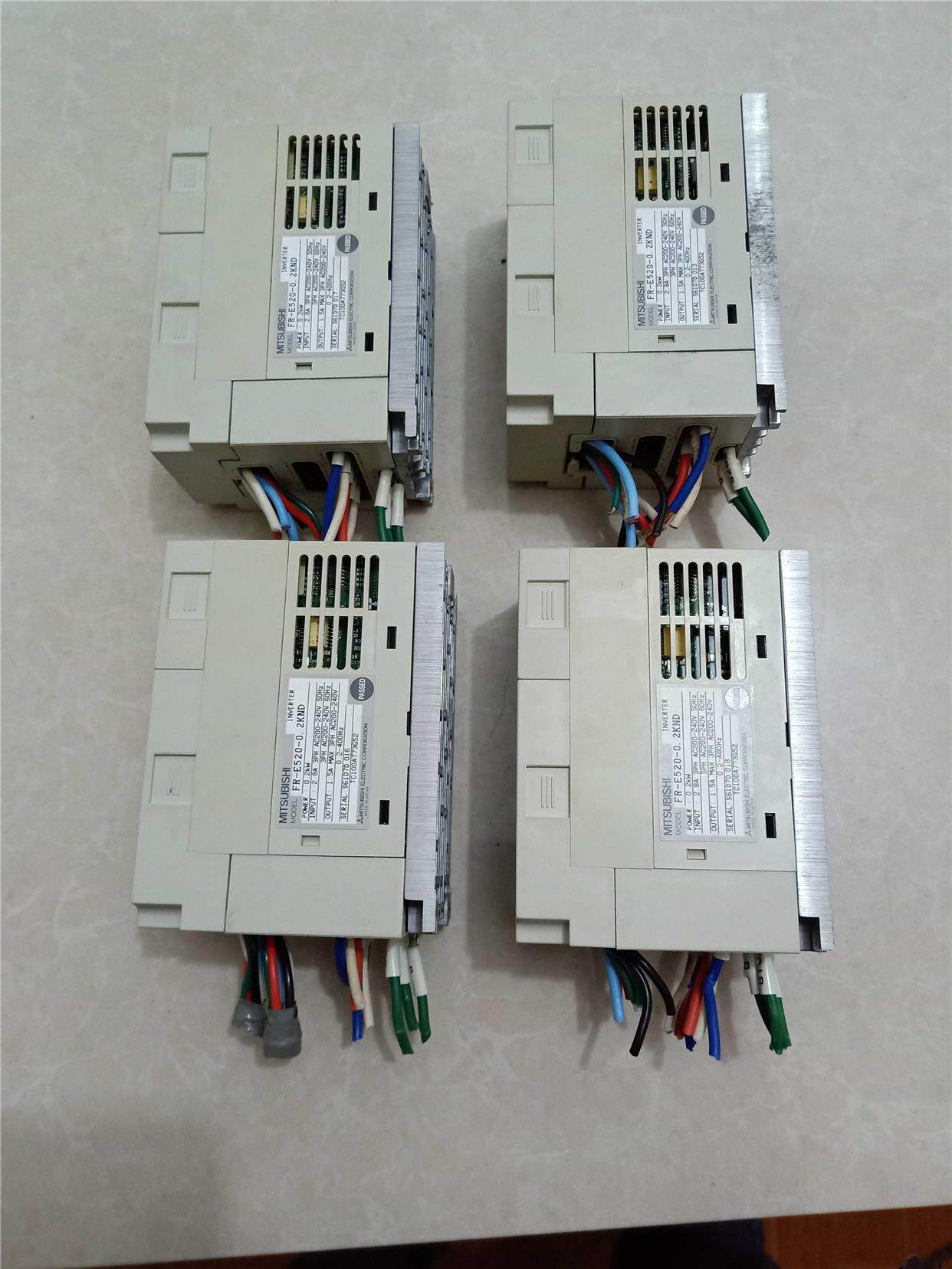 二手 三菱变频器 e500 fr-e52色0-0拆.2kd 0.2kw 原装正aht品n机