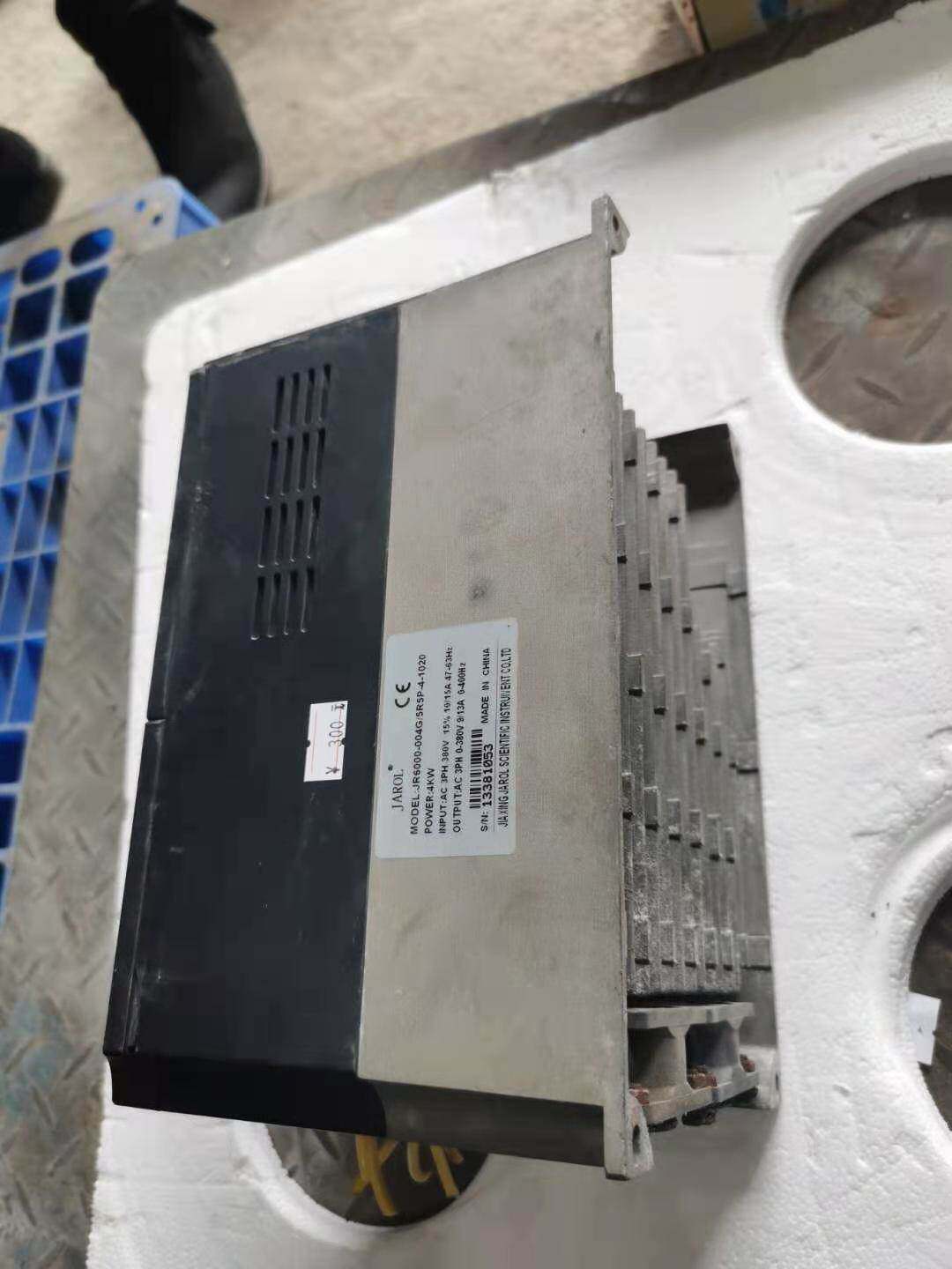 佳乐jr6000-004g/5r5p-4-1020 4kw拆机变频器 实物拍摄