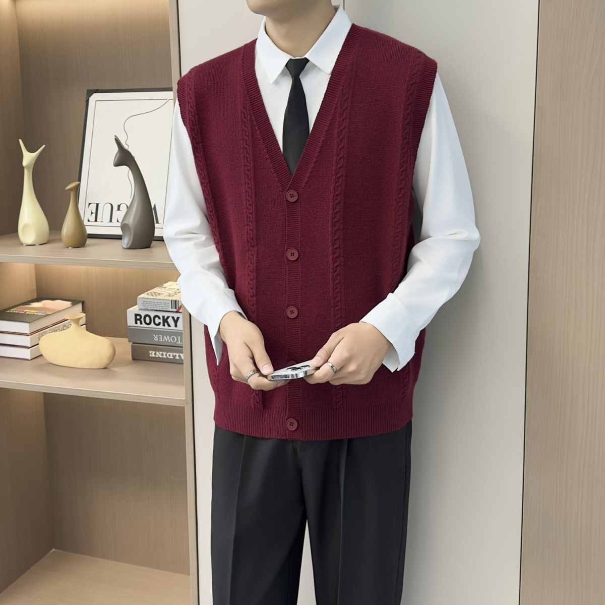 秋冬马甲男士套头V领学生薄款背心无袖坎肩针织衫男外搭毛衣ins潮