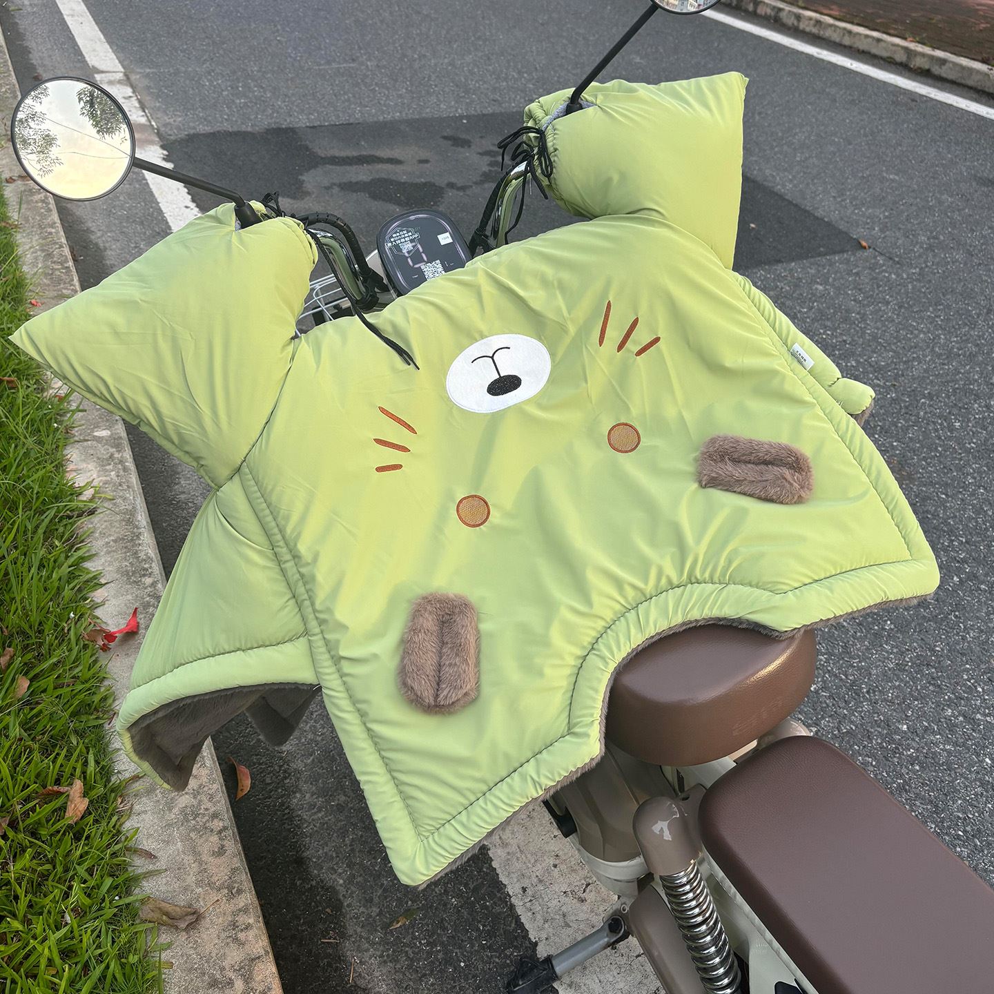 电动车挡风被冬季加厚三成丝绵轻便保暖护腿上班骑行防风罩
