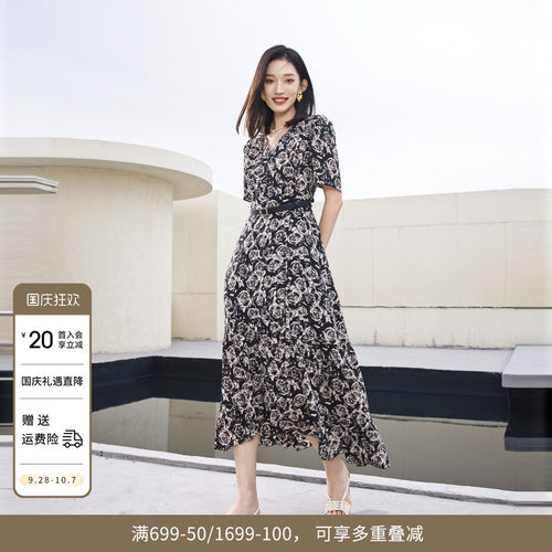 黑白玫瑰花短袖连衣裙