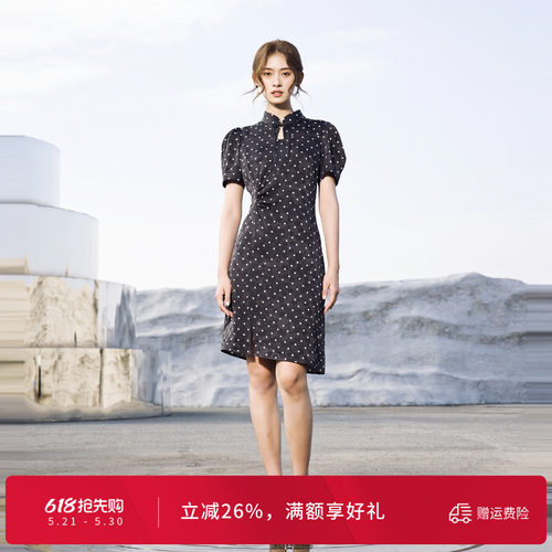 黑白波点旗袍式连衣裙