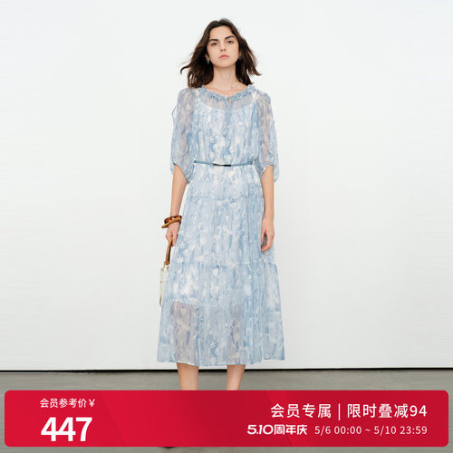 蓝色两件套连衣裙