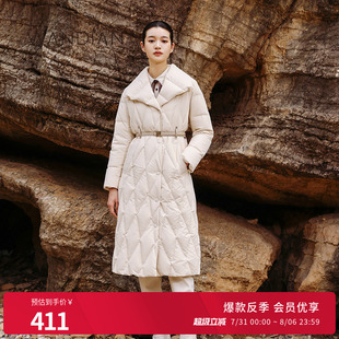 婉甸2024冬季 菱格腰帶收腰1234D26RT4 燕麥色羽絨服長款 新品
