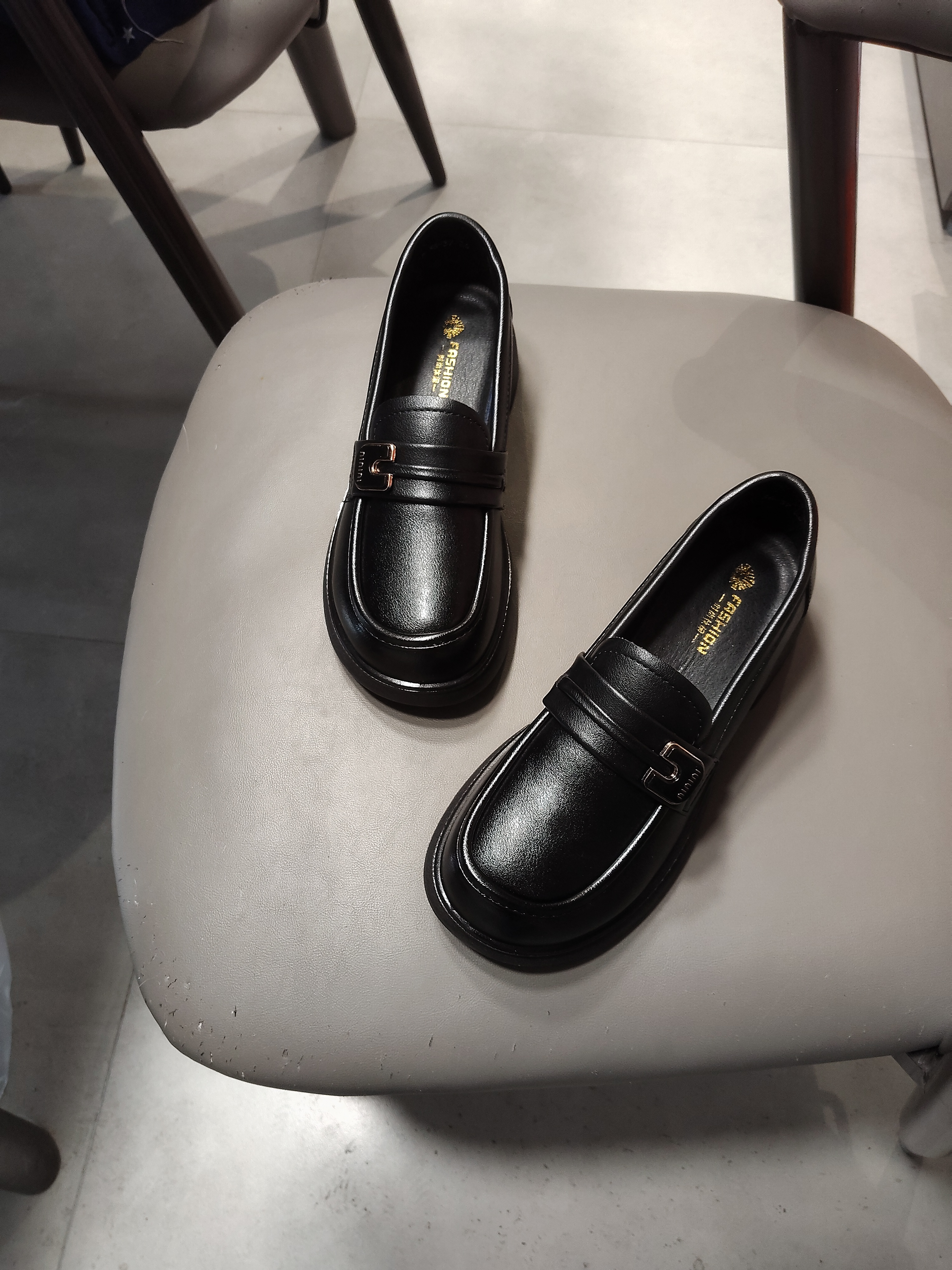 真皮粗跟中年妈妈鞋单鞋乐福鞋小皮鞋中老年软底舒适工作皮鞋女鞋