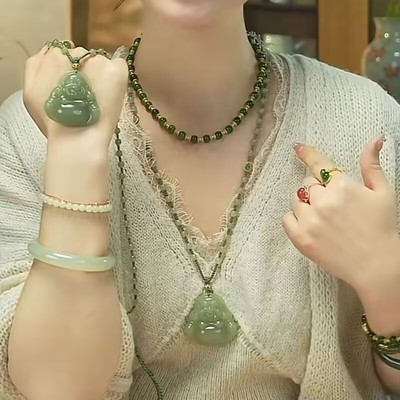 和田色玉清水绿大佛佛公吊坠织绳弥勒佛玉石项链配饰轻奢小众百搭