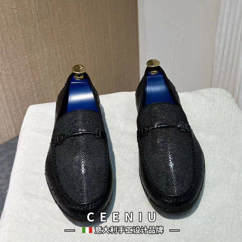 CEENIU意大利珍珠鱼皮男鞋新款马衔扣一脚蹬轻质舒适真皮豆豆皮鞋