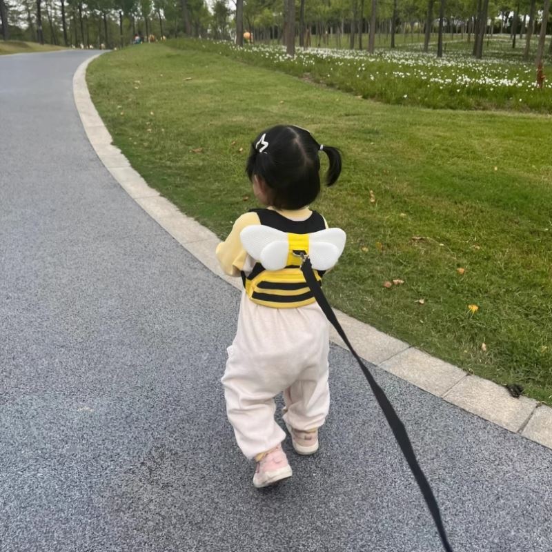 宝宝牵引绳子安全绳防走失带儿童防丢背包小宝宝安全手环遛娃神器