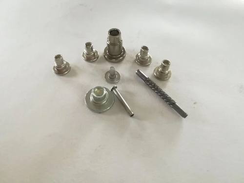 半空心台阶铆钉