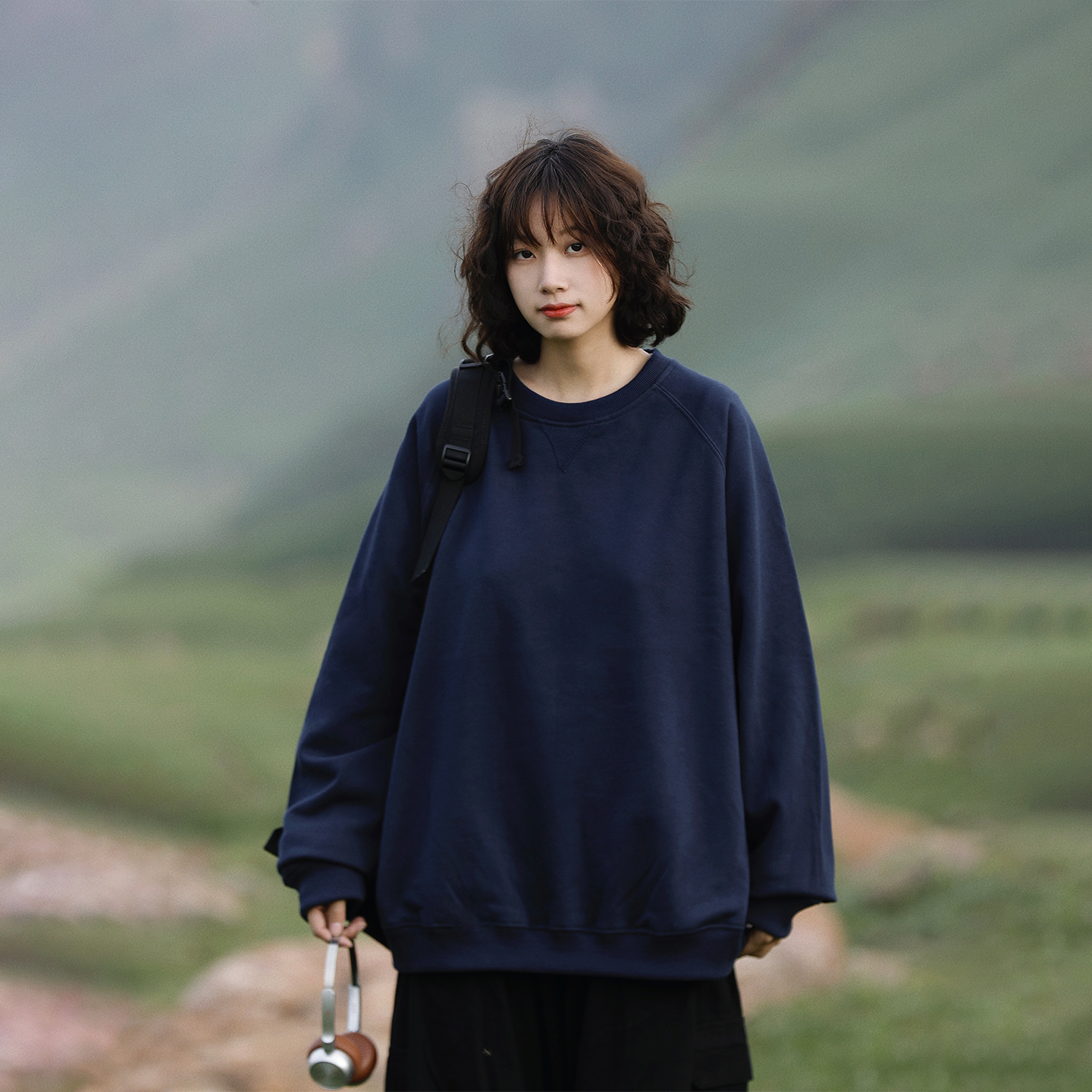 阿于呆日系复古纯色圆领长袖卫衣