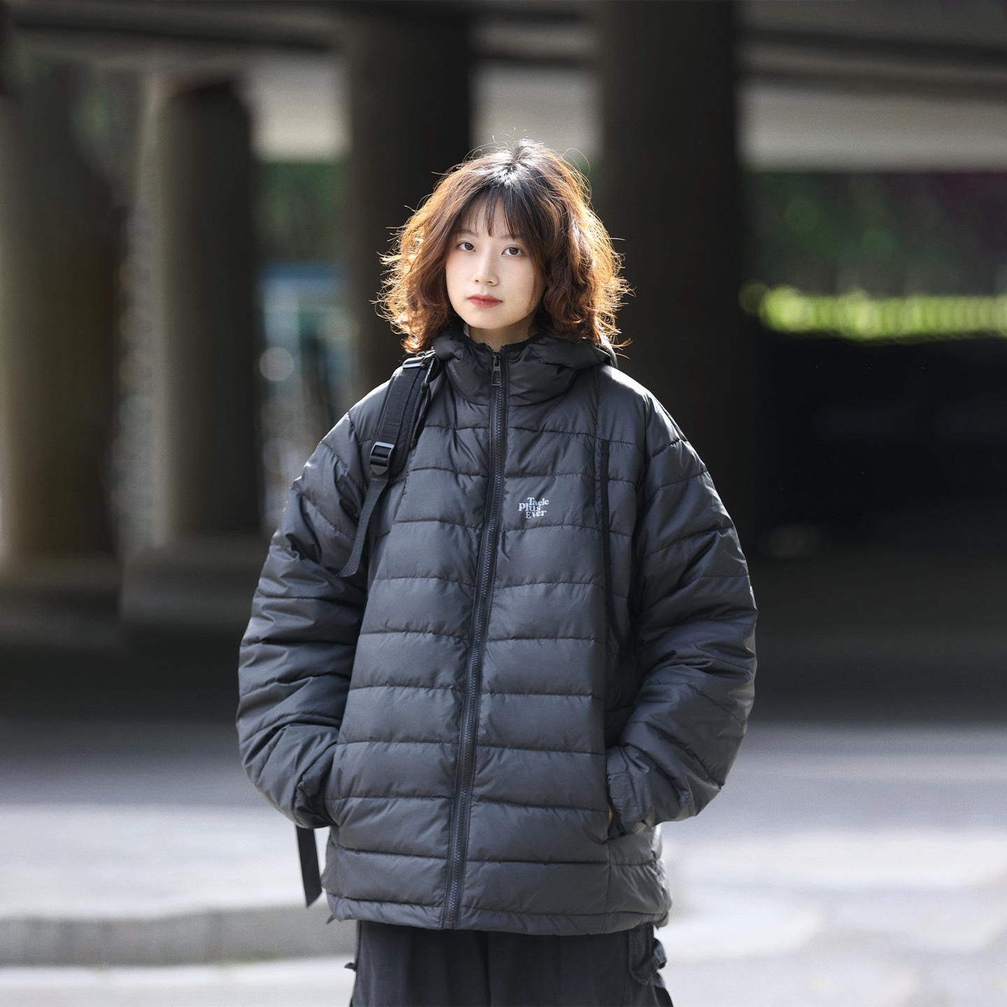 阿于呆排骨轻薄白鸭绒羽绒服