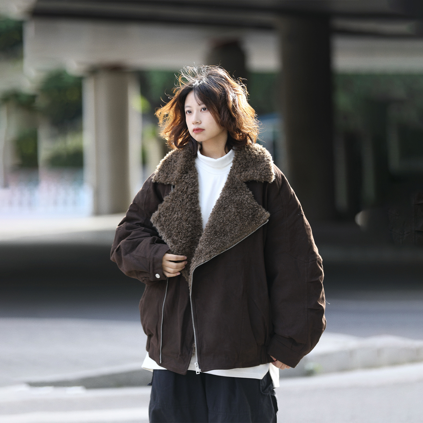 阿于呆斜拉链设计羊羔毛领棉服