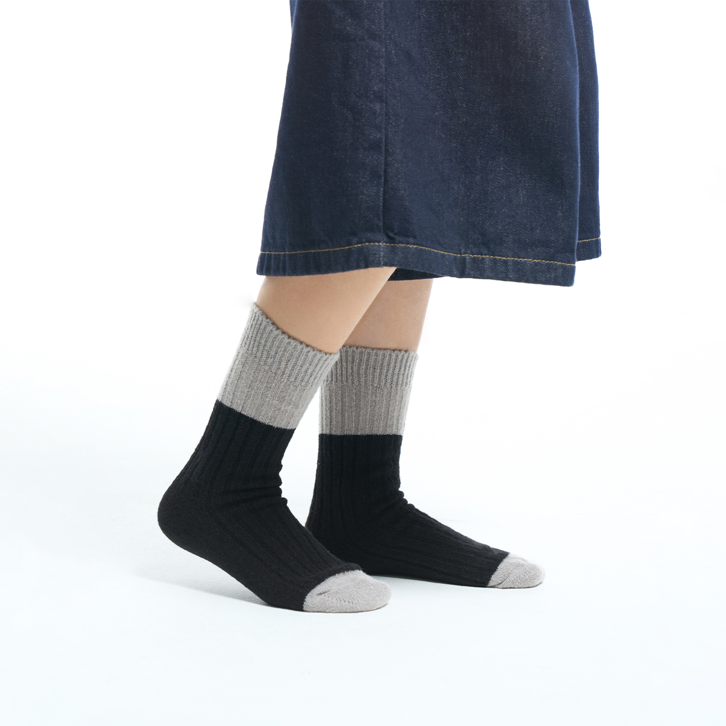 阿于呆拼色冬季加厚保暖中筒袜