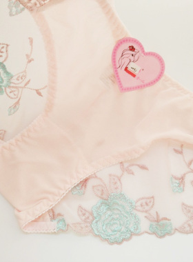 衣格格 柔软网纱蕾丝性感女内裤低腰纯棉裆玫瑰刺绣三角裤头00195