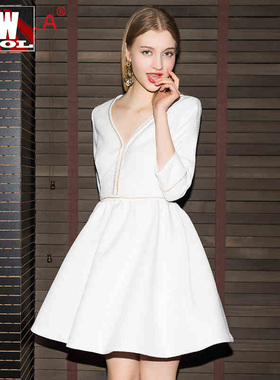 秋装2022年新款法式礼服白色小香风连衣裙女宴会年会收腰显瘦裙子