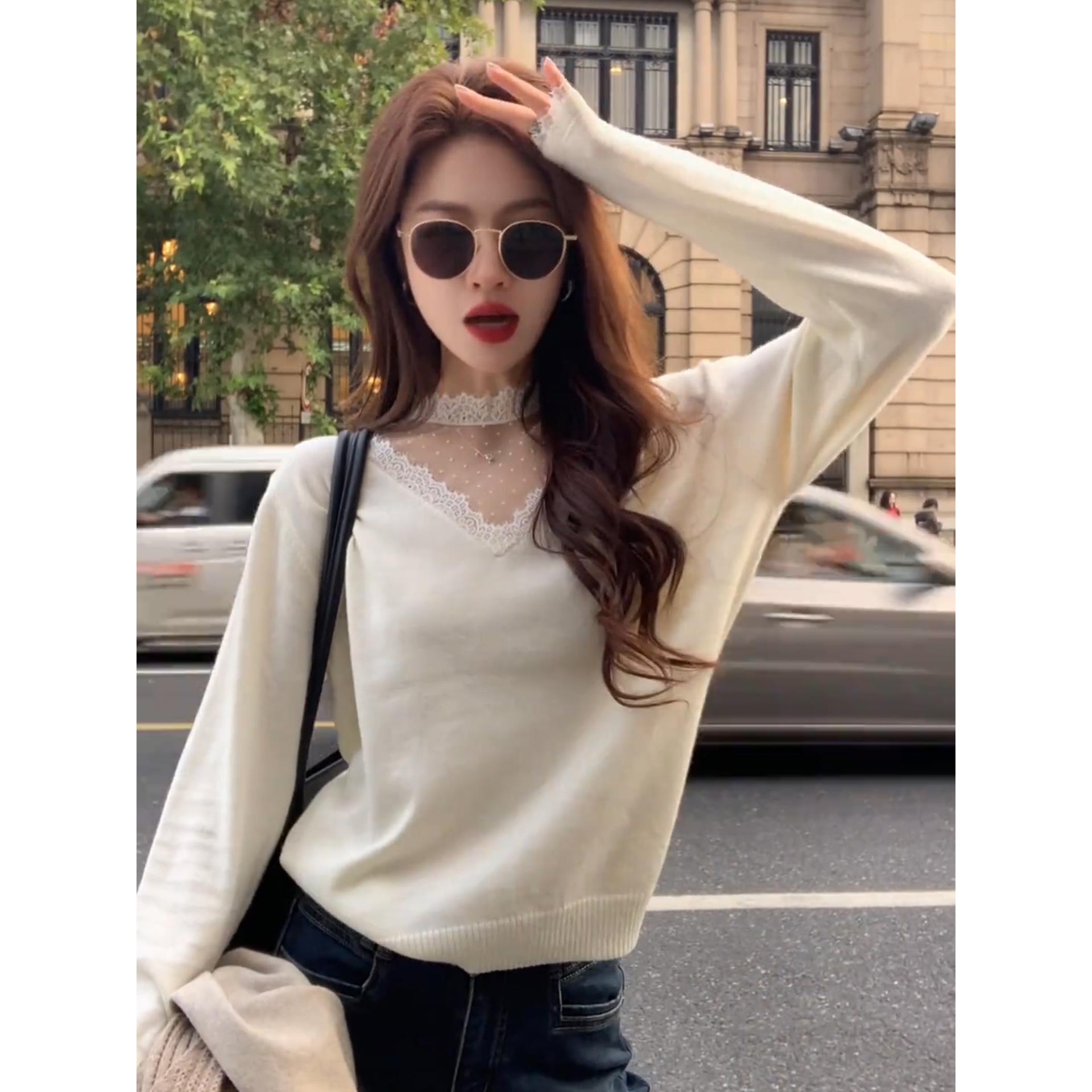 蕾丝拼接半高领针织上衣