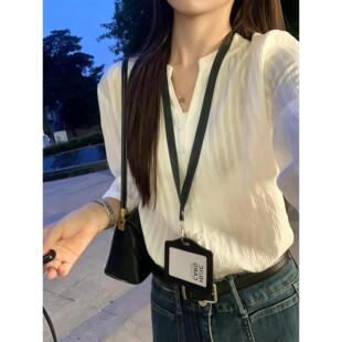 职场极简风白色显瘦翻领衬衫秋季女款2026新款别致很仙设计感上衣