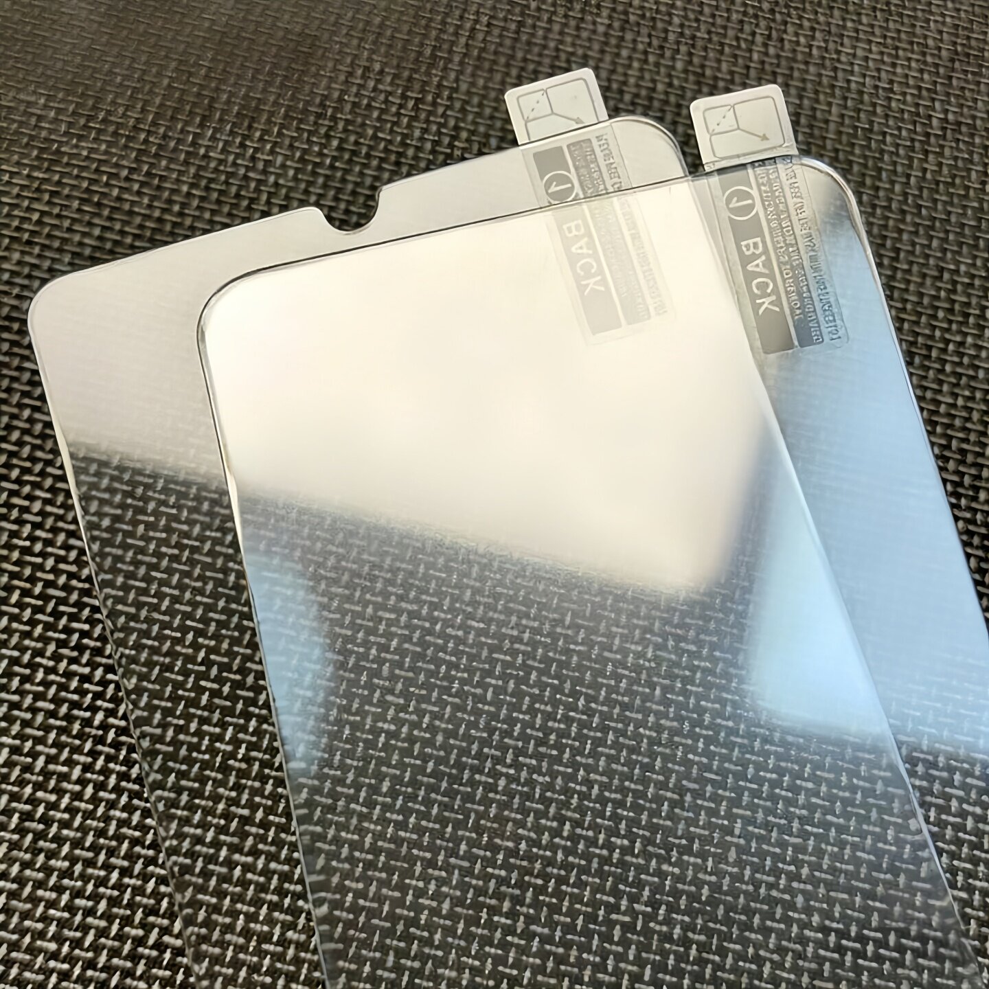 适用三星A18 A17 A27 A37全透明A57高清A26半屏A08手机钢化膜A16保护膜A36缩小版A56玻璃膜A07半屏无黑边贴膜 - 实物图
