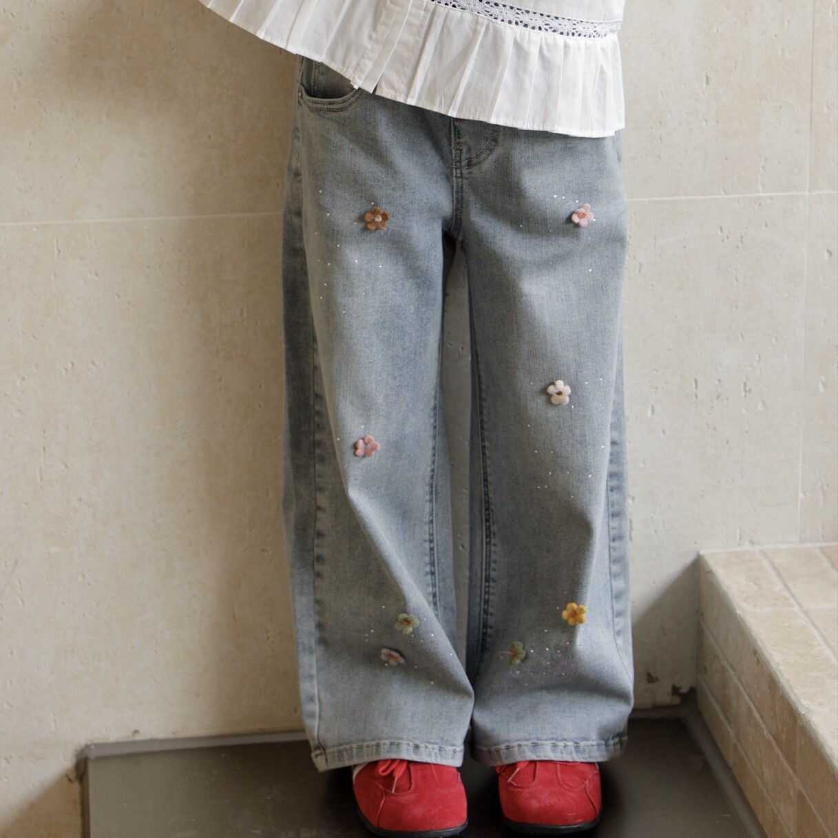 春季女童浅色水洗蓝牛仔裤立体花朵手工钩花刺绣直筒裤阔腿裤长裤