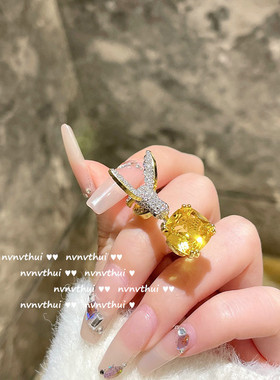 织纹雕金孔雀绿宝石设计镀金戒指