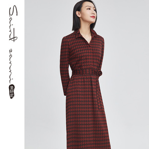 圣轩尼秋冬新款V领复古修身显瘦舒适长袖连衣裙女P881