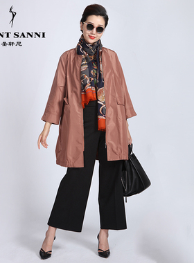 圣轩尼圆领宽松拉链大口袋时尚纯色浅咖女风衣17791