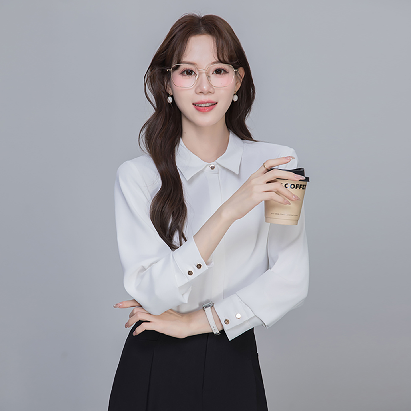 职场通勤面试白衬衫设计感简约