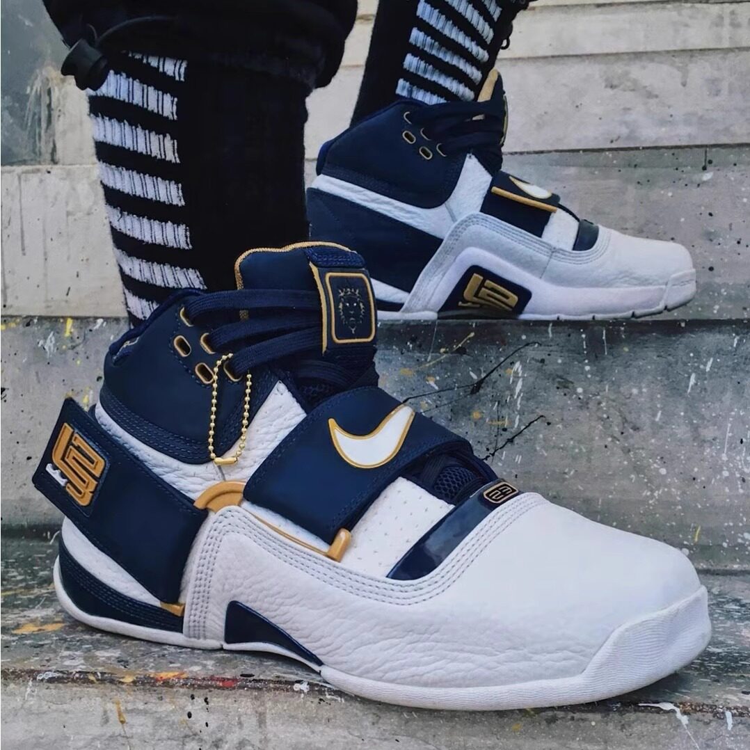 Nike Zoom Lebron Soldier 1 詹姆斯 LBJ 战士1 士兵1 AO2088-400