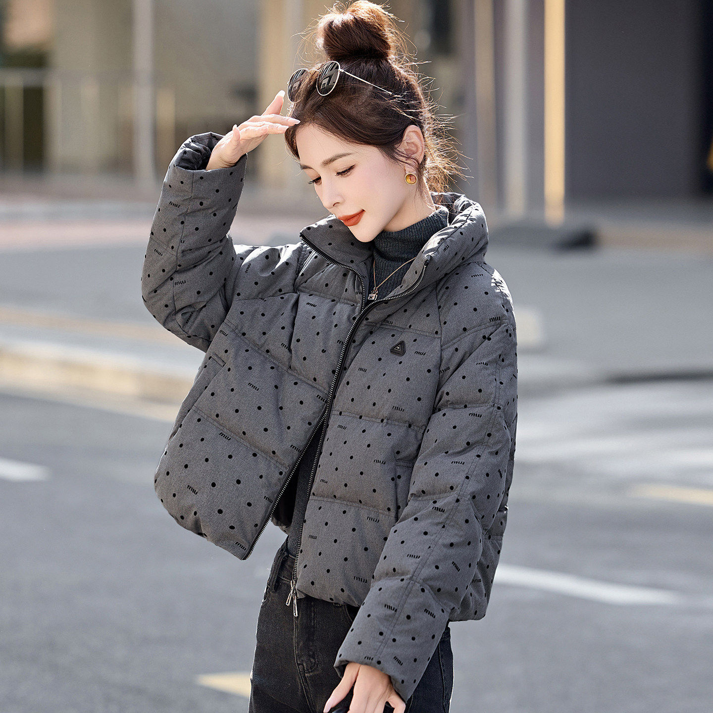 羽绒服冬季女款2025新款短款时尚洋气小个子轻薄保暖立领休闲外套,女装/女士精品,羽绒服,淘宝优惠券,粉丝福利购,淘宝优惠卷