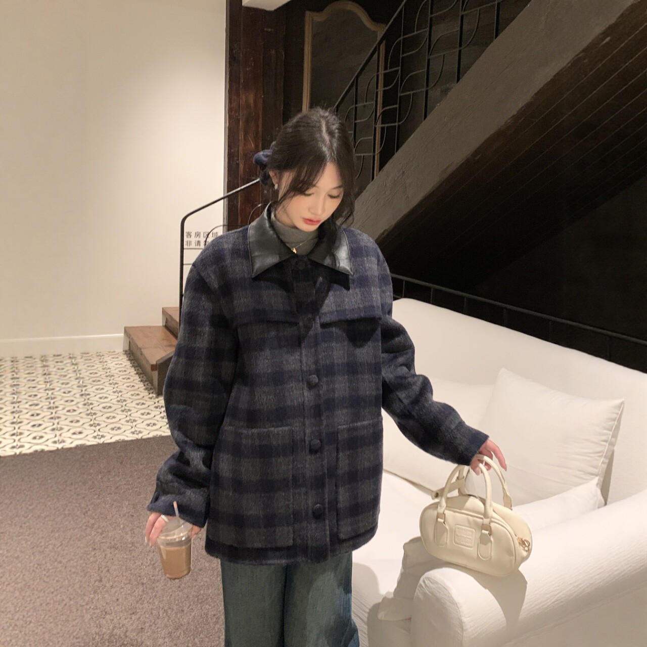 高级感双面羊毛毛呢大衣秋冬新款皮边拼色包扣外套简约舒适女
