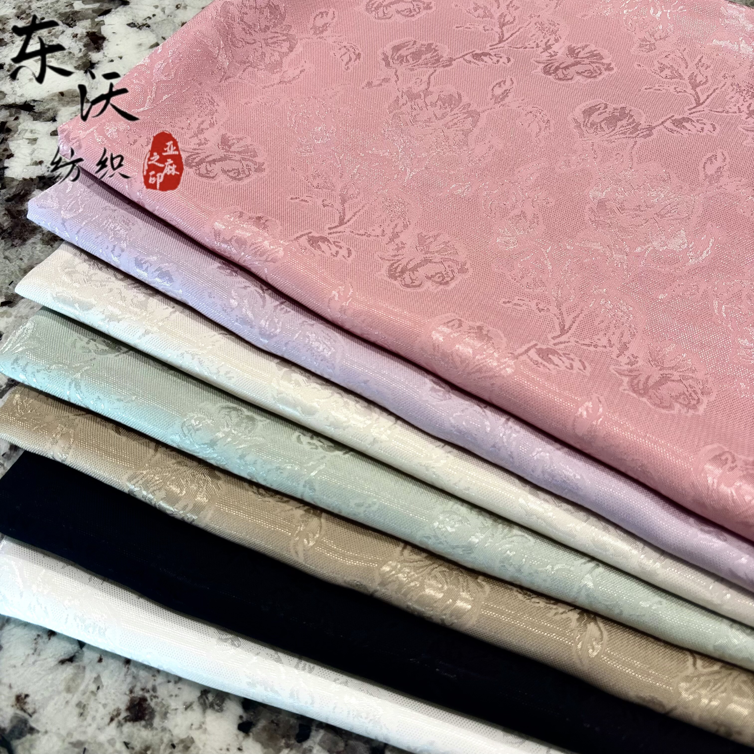 人丝天丝提花面料顺滑有光泽