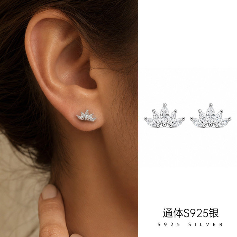 精品S925纯银日系精品镶钻皇冠耳钉女复古精致百搭镀14K金耳饰