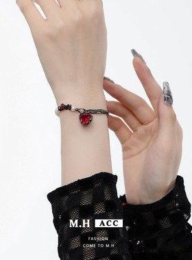 石榴红爱心珍珠手链女小众设计精致时尚高级感暗黑风个性手饰