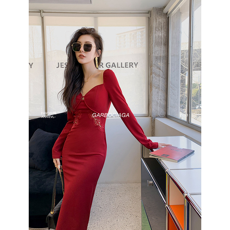 龍喜儿一步裙U领雕花连衣裙