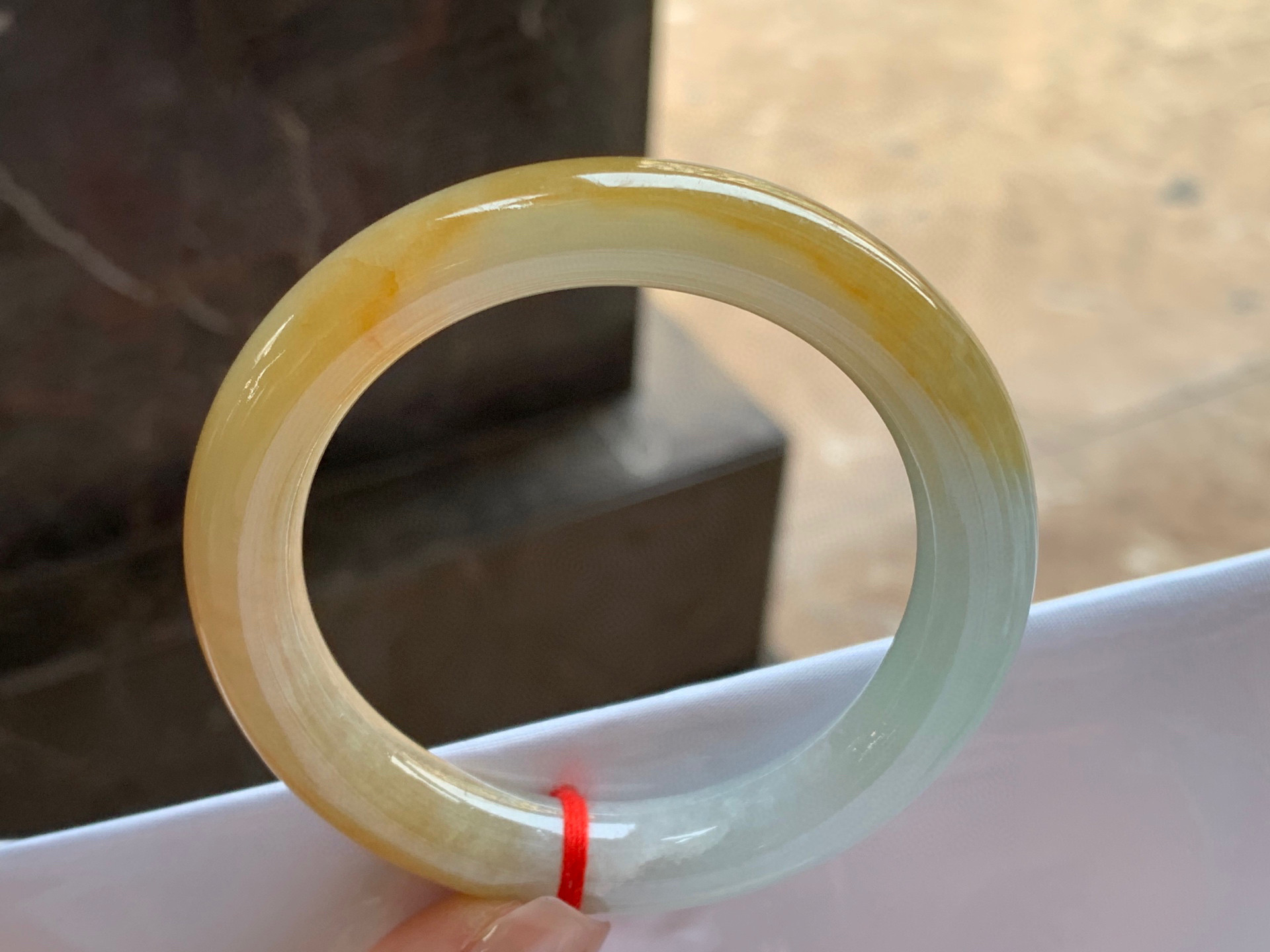 黄翡圆条手镯 尺寸：54-11.3-10mm 水润十足，颜色漂亮无瑕疵