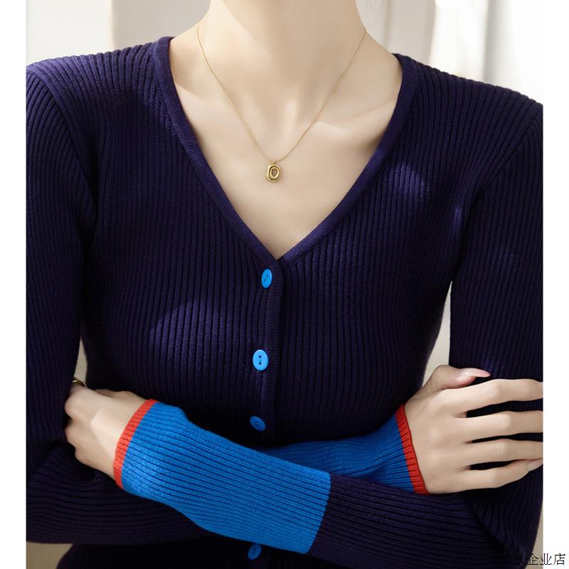 新款套头V领假开衫高级感上衣法式时尚秋季长袖拼色针织衫气质女