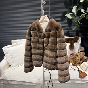 “奶茶绒绒兔”限量高奢獭兔毛 短款兔毛外套藏不住的浓浓贵气！