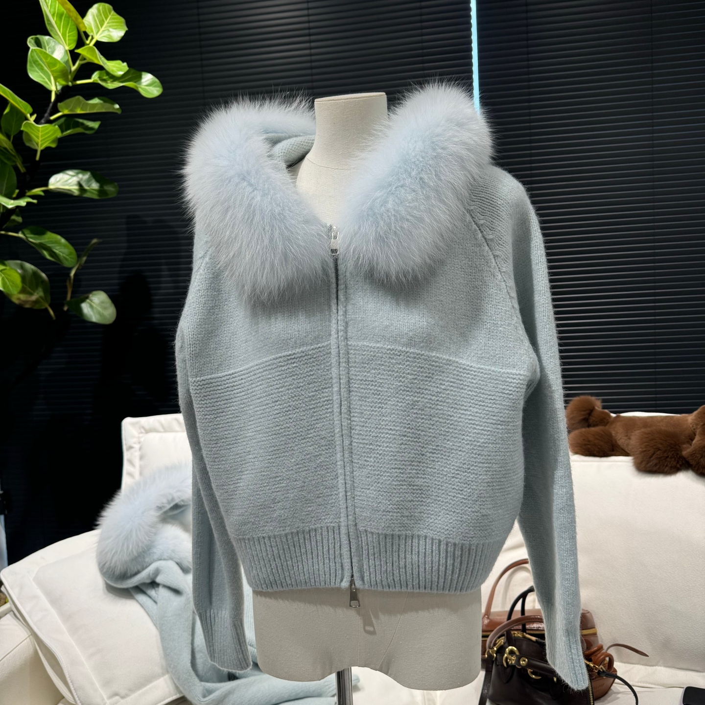 狐狸毛领修身针织开衫气质显瘦