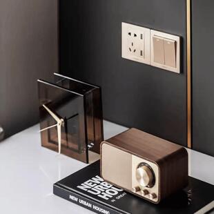 音乐主题轻奢样板间主卧室床头柜桌面组合摆件书桌音响台钟软装饰