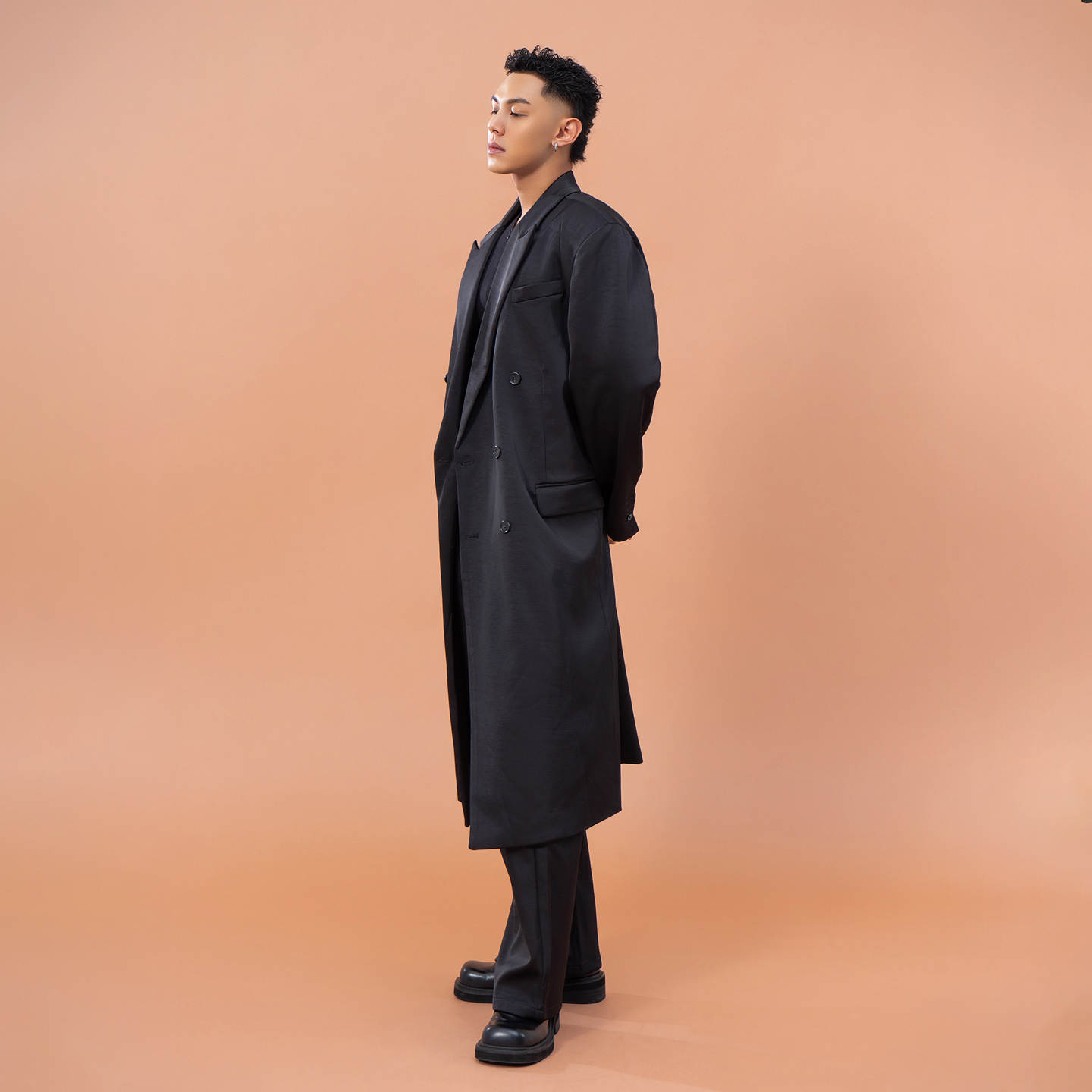 CLP黑色复古缎面长款西装风衣