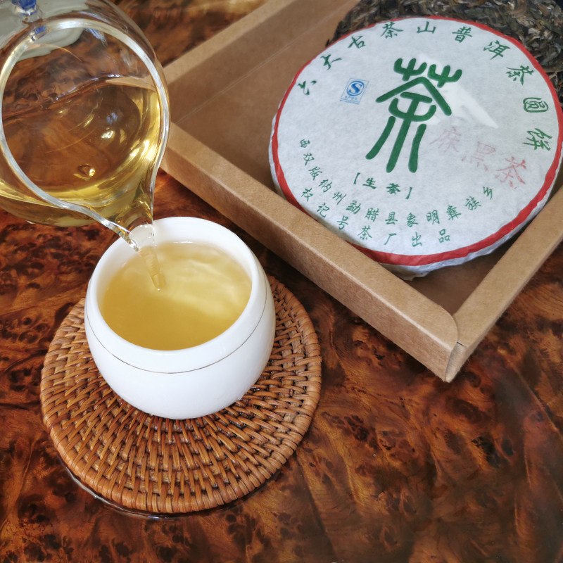 勐腊权记号茶厂普洱茶2020年古六大茶山易武麻黑古树200克生茶饼